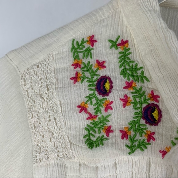 Free People Crinkled Cotton Blouse Floral shoulder embroidery - Picture 2 of 9